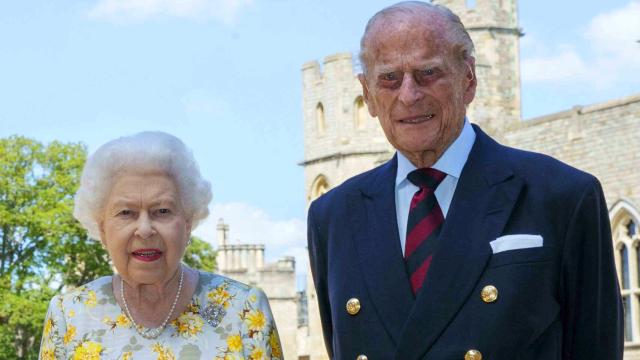 Isabel II y Felipe de Edimburgo no tendrán un trato preferencial en la lista de vacunación.