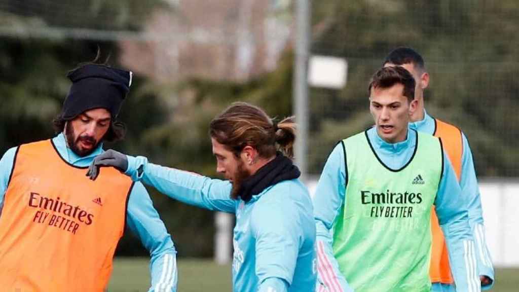 Isco Alarcón y Sergio Ramos, durante un entrenamiento del Real Madrid