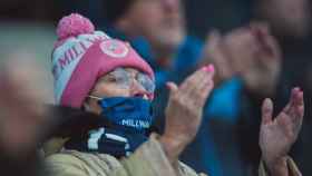 Una aficionada del Milwall, en el estadio. Foto: Twitter (@MilwallFC)