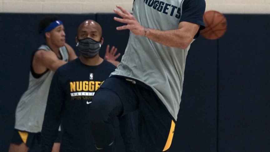 Campazzo entrenando con los Nuggets