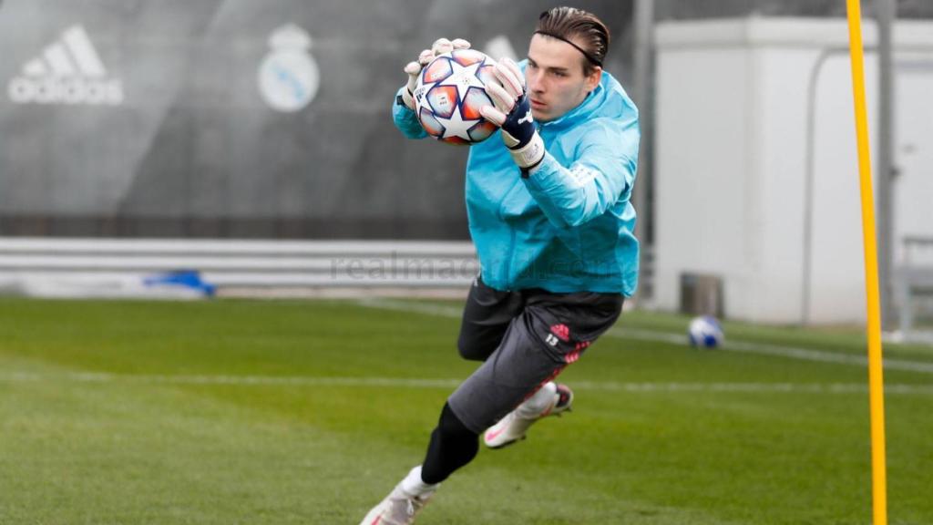Andriy Lunin, en un entrenamiento del Real Madrid