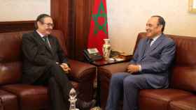 El embajador de España en Marruecos, Ricardo Díez-Hochleitner, con el presidente de la Cámara del país vecino.
