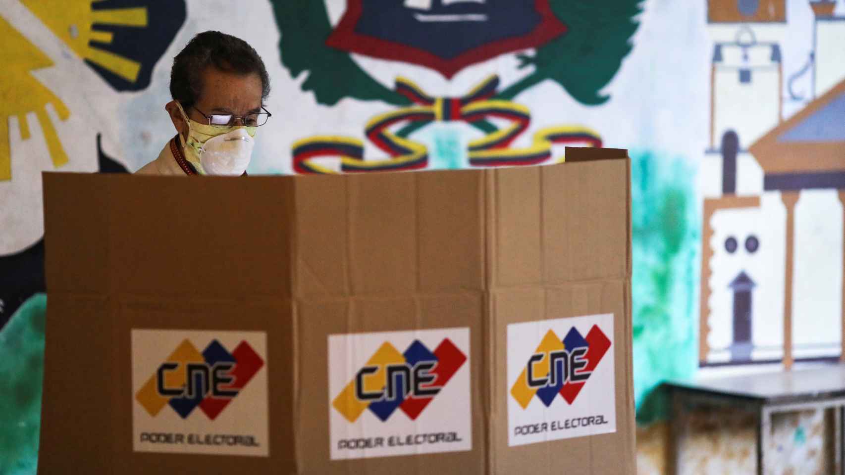 Un ciudadano venezolano votando.