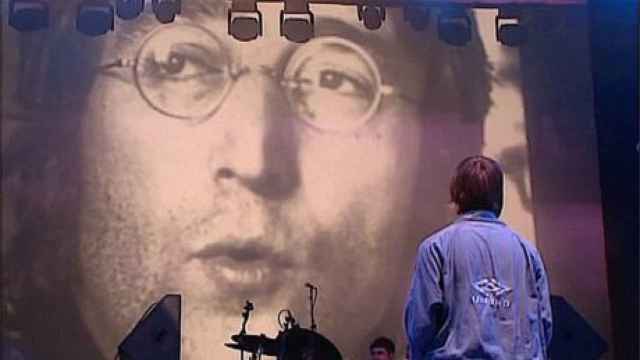 El rostro de John Lennon preside un concierto de Liam Gallagher, en Londres.