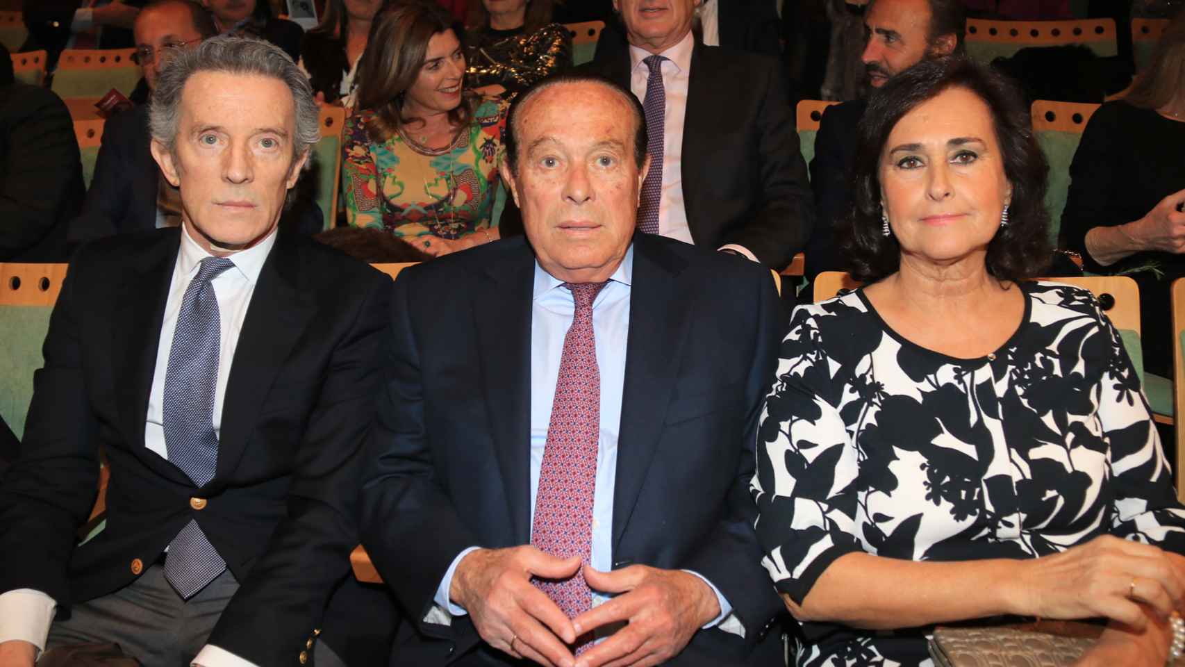 Alfonso Diez junto a su gran amiga Carmen Tello y Curro Romero en 2016.