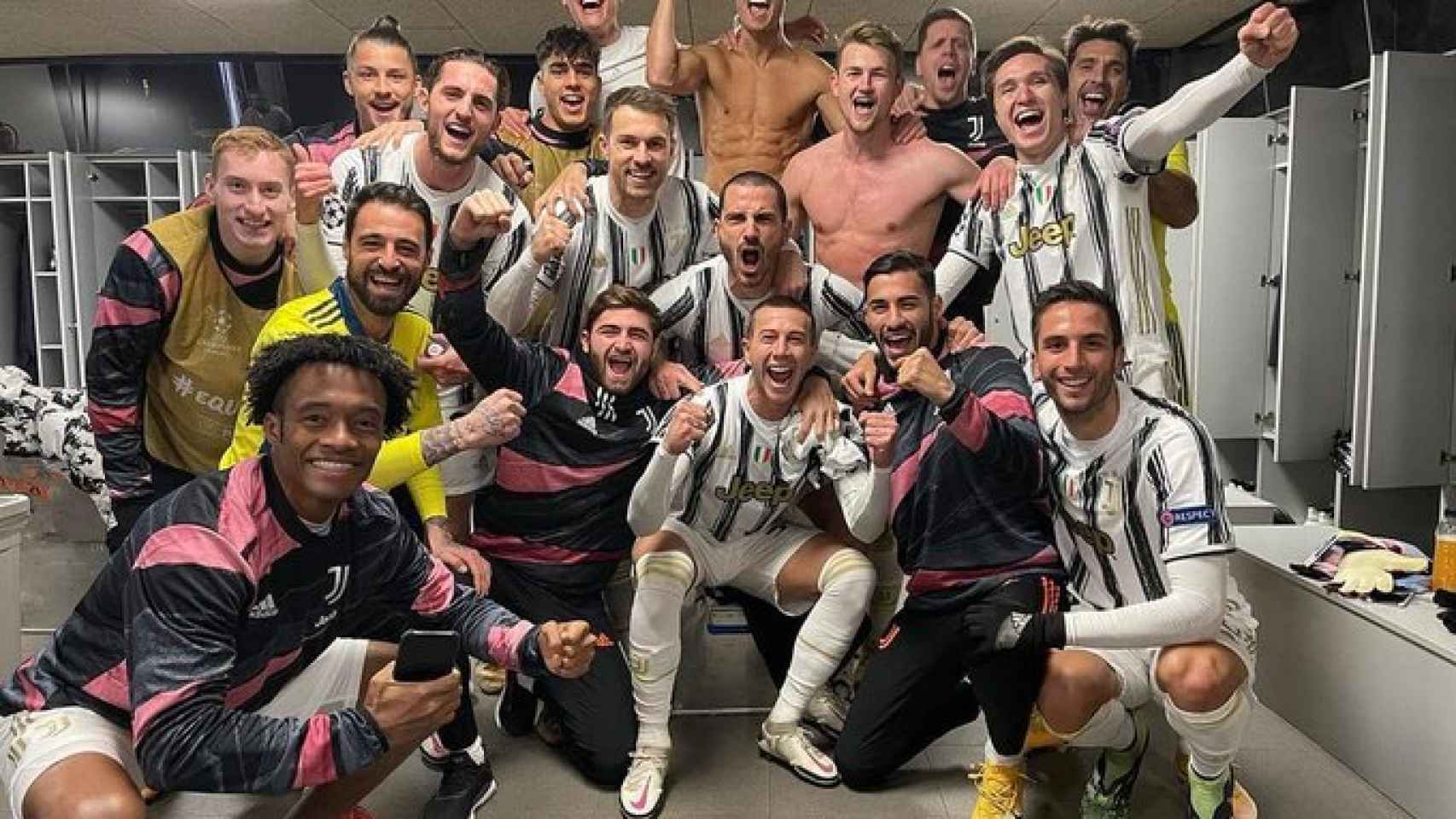 El vestuario de la Juventus celebra la victoria ante el Barcelona