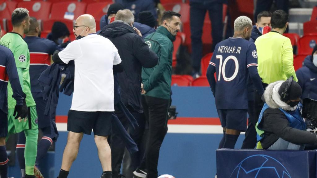 Sebastian Coltescu, tras pararse el PSG - Basaksehir