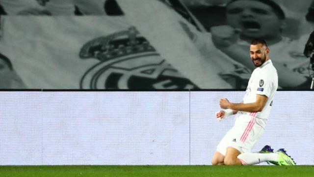 Karim Benzema celebra su gol al Borussia