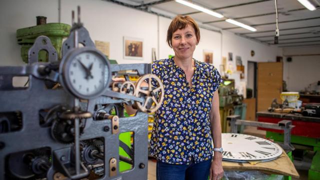 Mariana Nesnídalová, directora de la empresa familiar que se encarga de mantener el Reloj Astronómico de Praga.