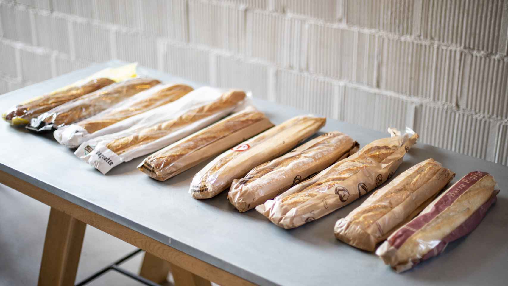 Los 10 panes del supermercado comprados para la prueba.