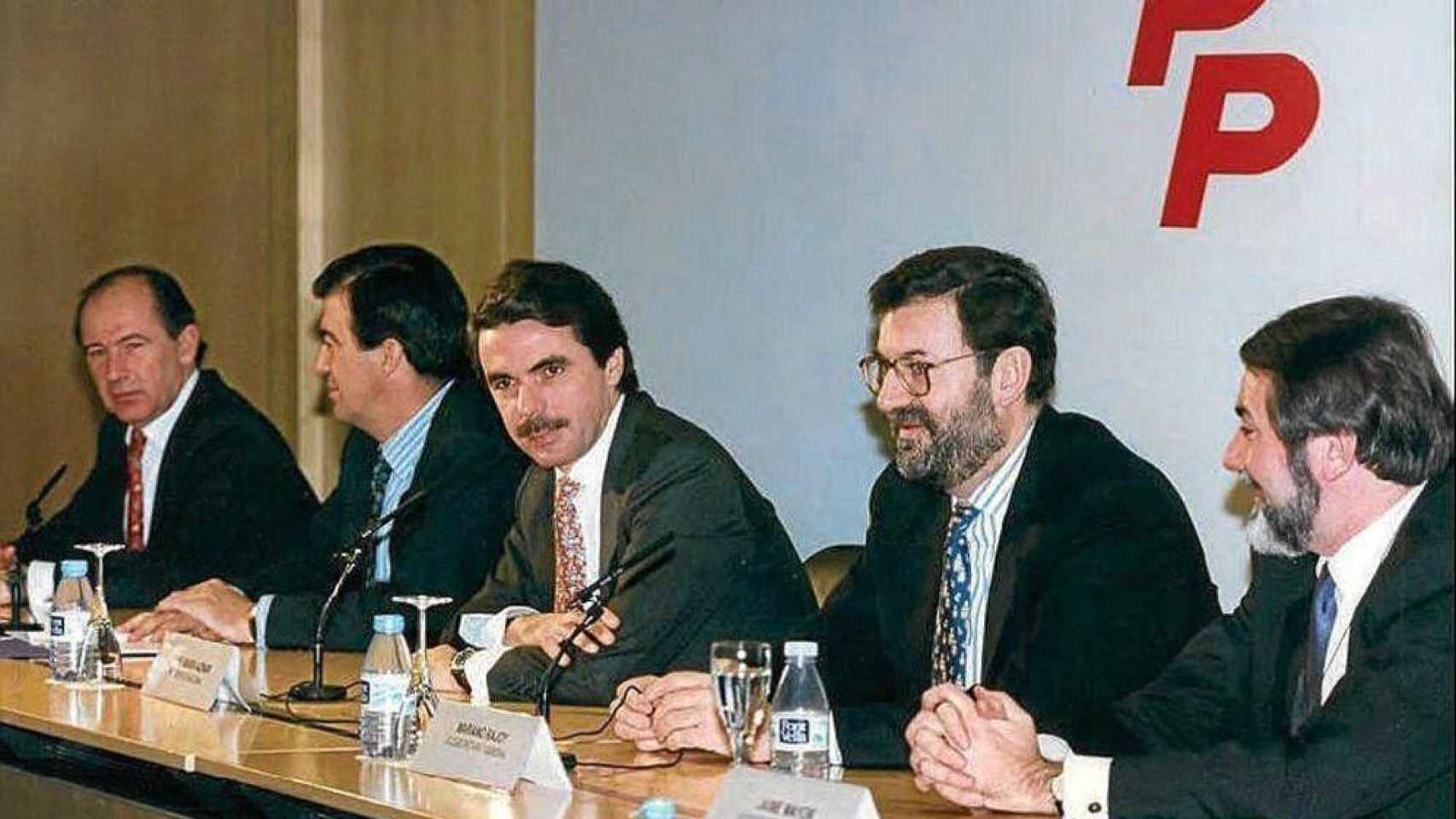 Rodrigo Rato, Francisco Álvarez-Cascos, José María Aznar, Mariano Rajoy y Jaime Mayor Oreja, en una imagen de 1996.