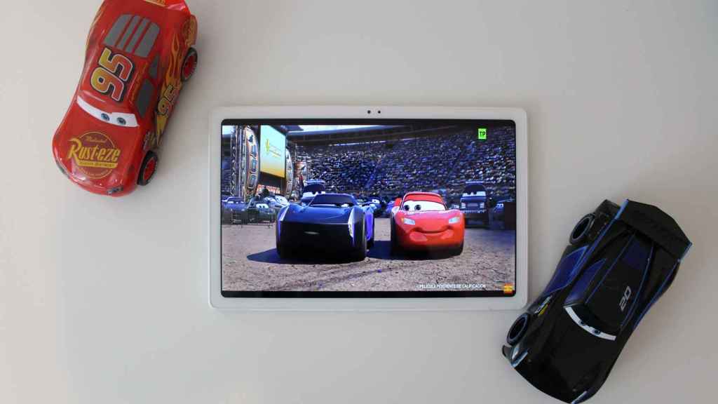 La Samsung Galaxy Tab A7 rinde bien a la hora de ver películas o series.