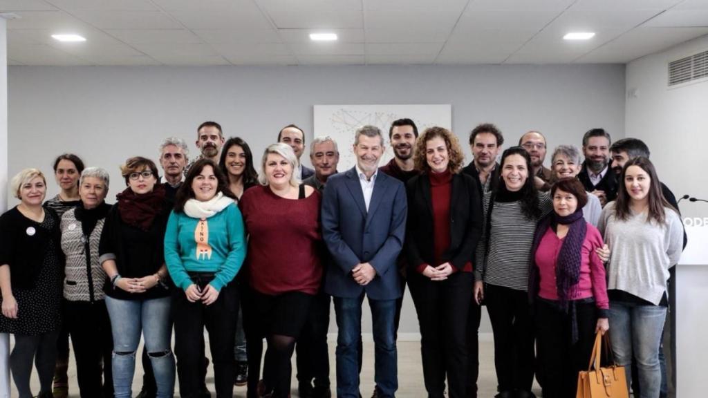 Luis Nieto (5º por la derecha), en el equipo de Podemos Madrid con su antiguo secretario general, el ex JEMAD Julio Rodríguez.