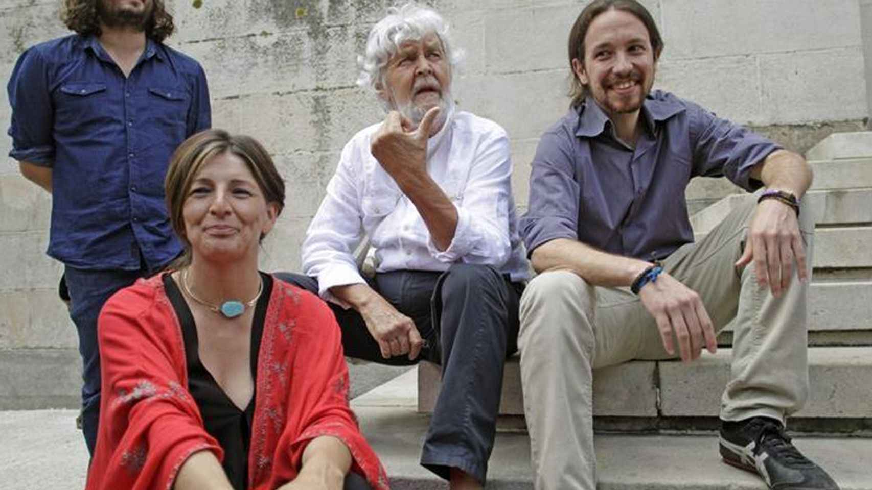 Yolanda Díaz y Xosé Manuel Beiras, líderes de AGE, y Pablo Iglesias, entonces asesor de la pareja durante la campaña de las elecciones gallegas de 2012.