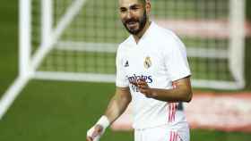 Karim Benzema celebra la victoria del Real Madrid ante el Atlético en el Derbi