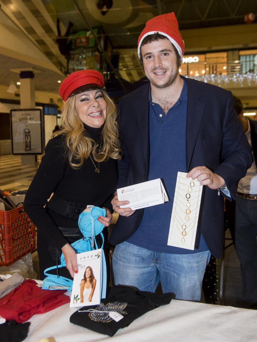 Ana Obregón y Álex Lequio, en un evento navideño de la fundación Porque Viven.