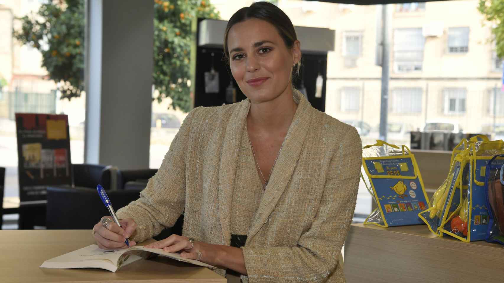 Claudia Osborne, durante la promoción de su libro, en Sevilla.