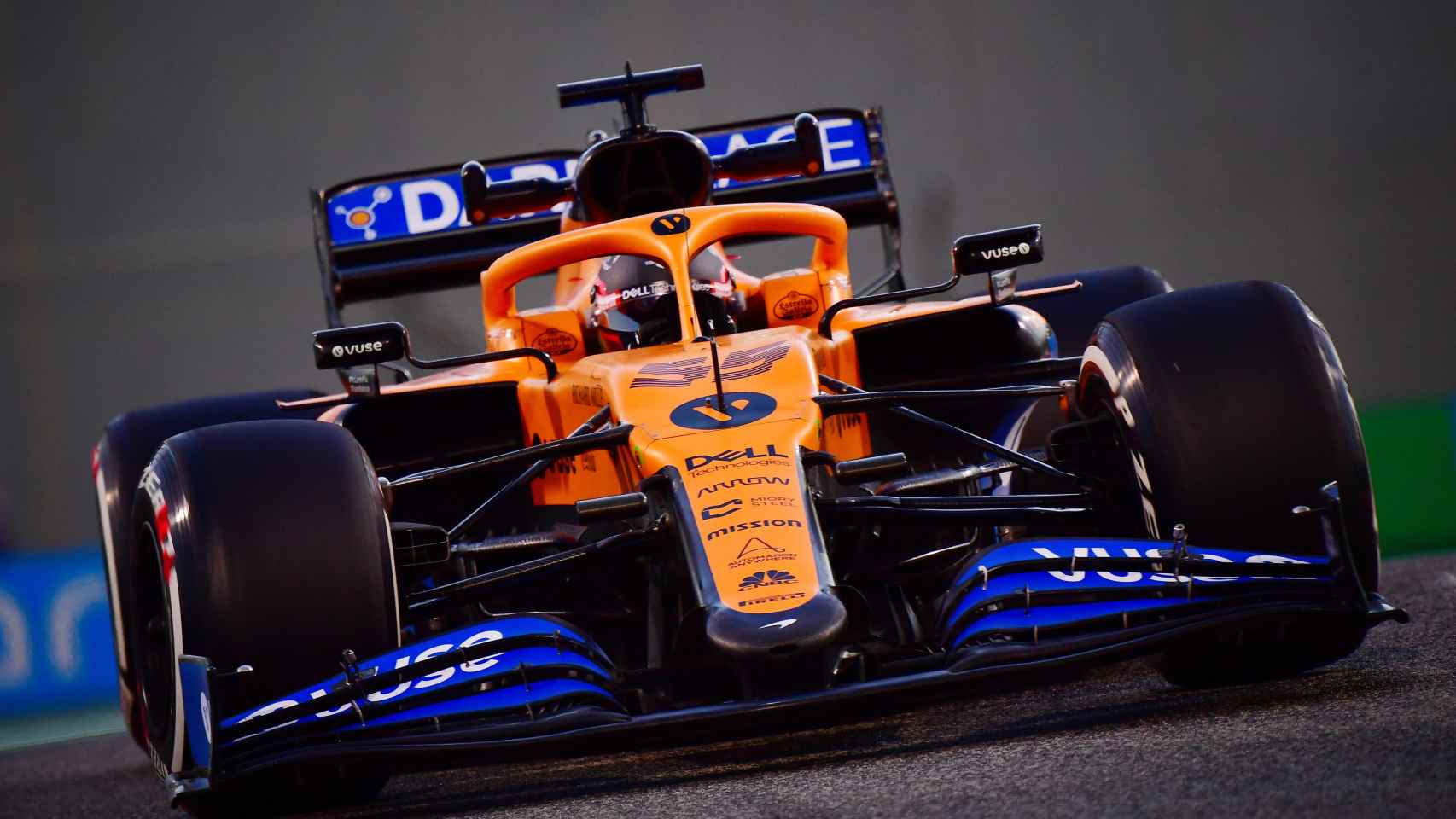 Carlos Sainz Jr, a los mandos de su McLaren F1 del año 2020