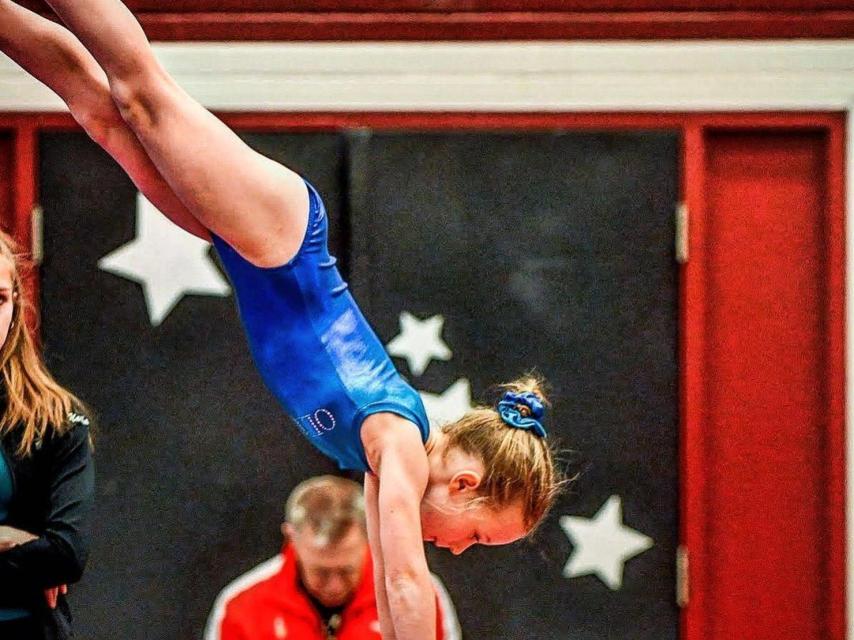 Rory van ulft en un ejercicio de gimnasia