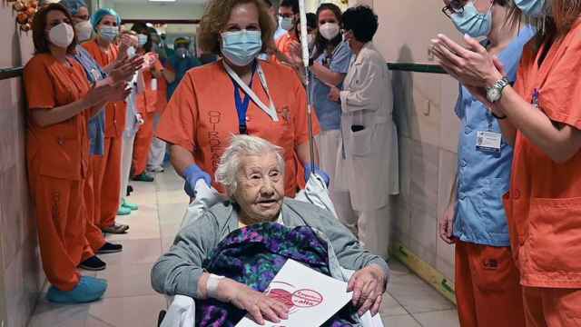 El Hospital Gregorio Marañón ha dado el alta a una paciente de 104 años tras superar una neumonía por COVID-19.