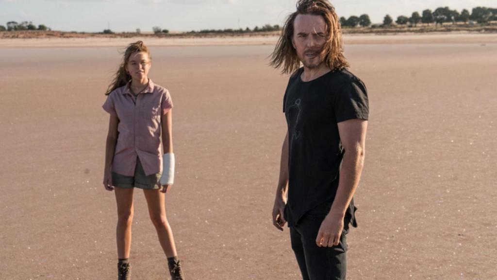 Tim Minchin y Ella Scott Lynch.