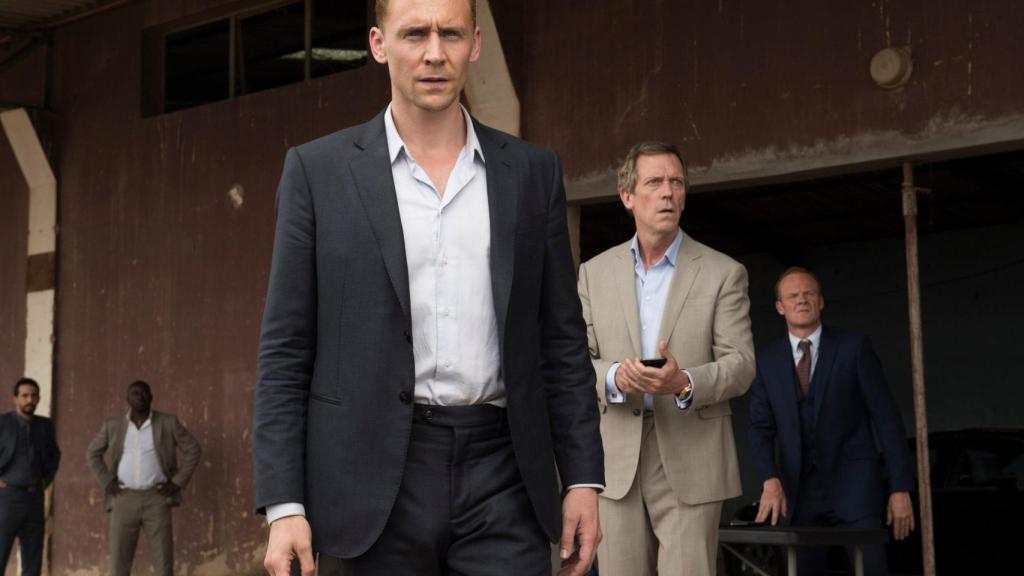 Tom Hiddleston y Hugh Laurie en 'The Night Manager'.