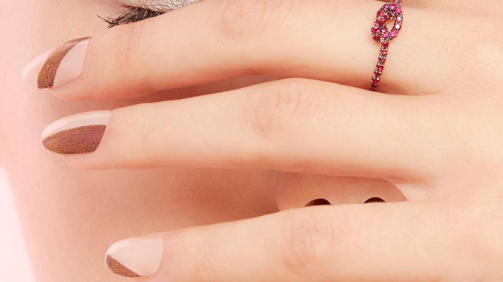 Los diseños con franjas multicolores o con diferentes acabados se han convertido en una tendencia.