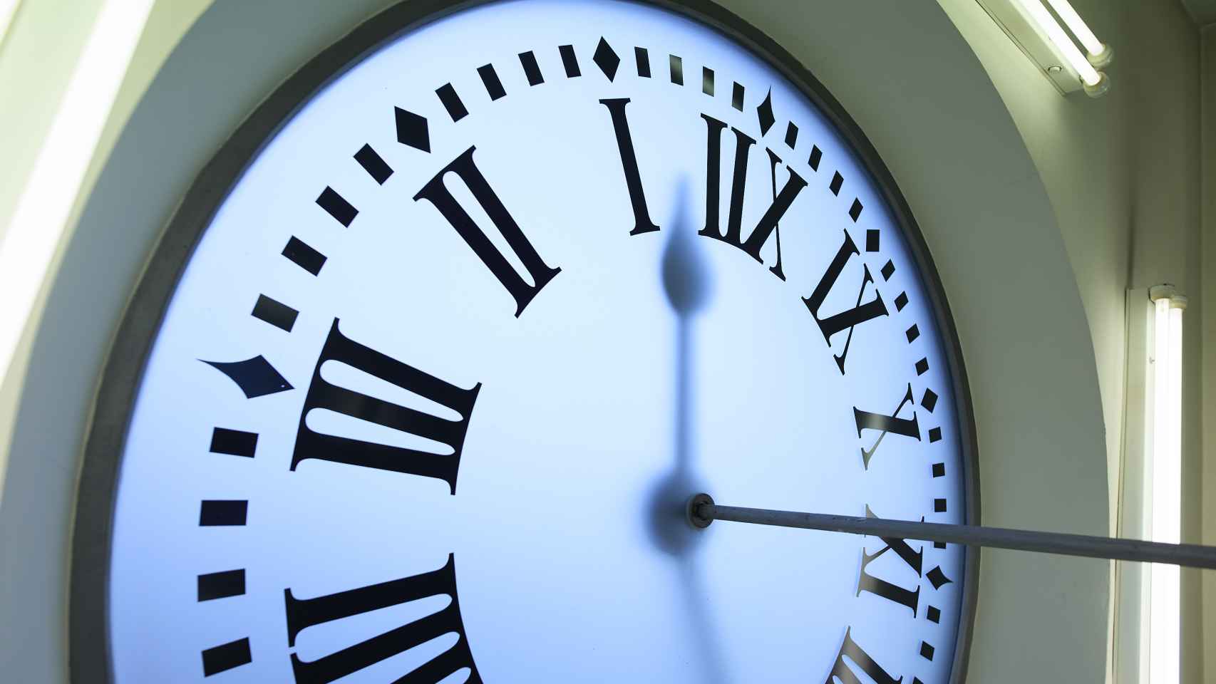 Imagen del reloj de la Puerta del Sol de Madrid en relación a la 'campanada' dada por Kia en 2020.