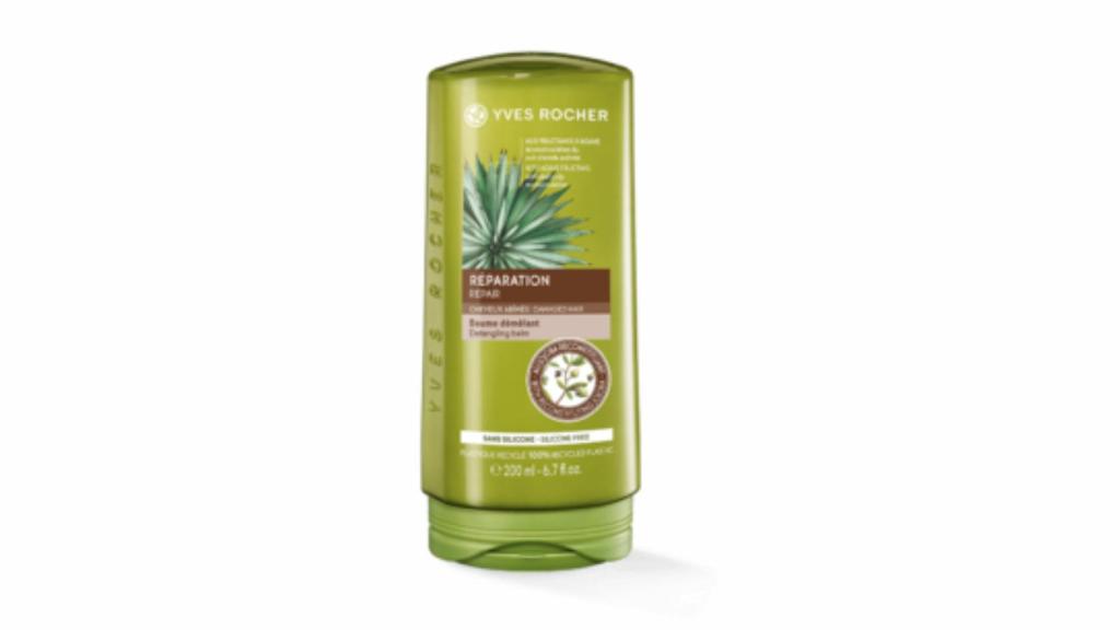 El bálsamo con aceite de jojoba sirve para hidratar y mejorar el aspecto del cabello.