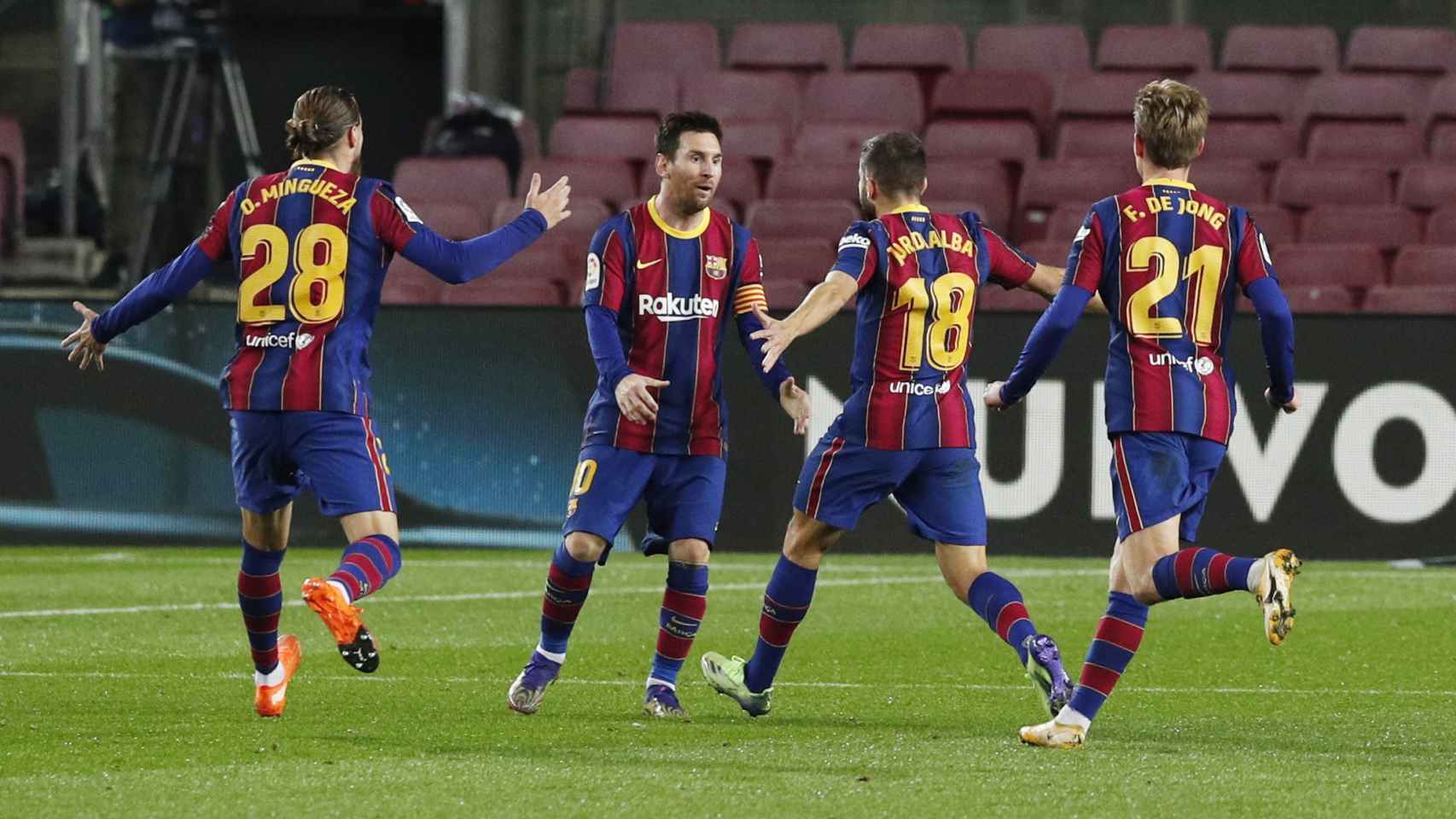 Jordi Alba celebra su gol a la Real Sociedad con Messi