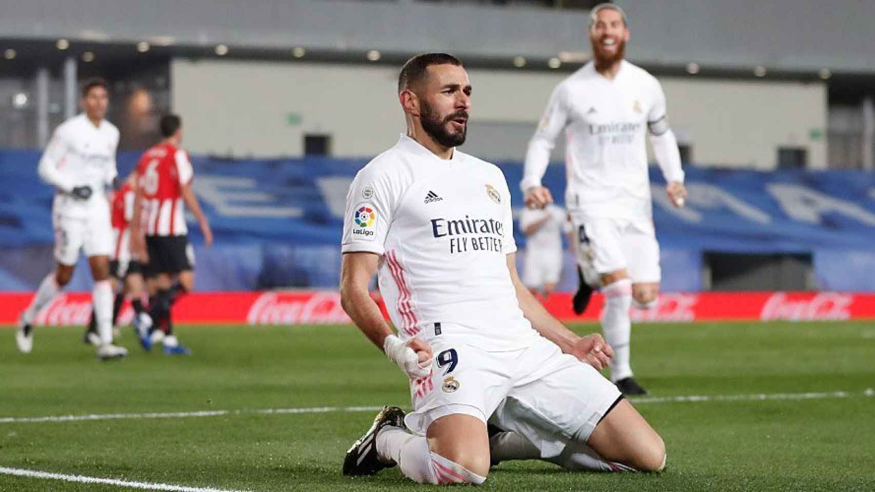 Benzema celebra un gol con el Real Madrid en La Liga