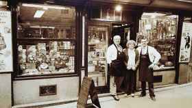 La familia Cuartero a las puertas de su centenaria tienda