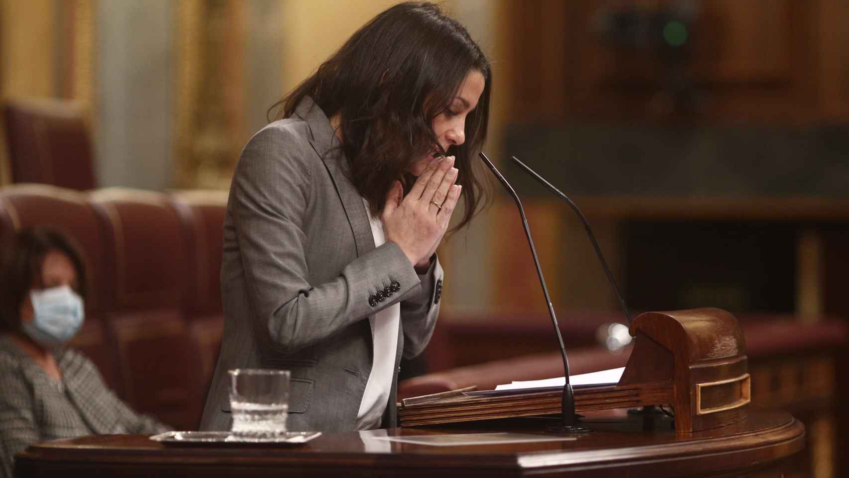 La presidenta de Ciudadanos, Inés Arrimadas, durante el debate sobre la ley de la eutanasia.