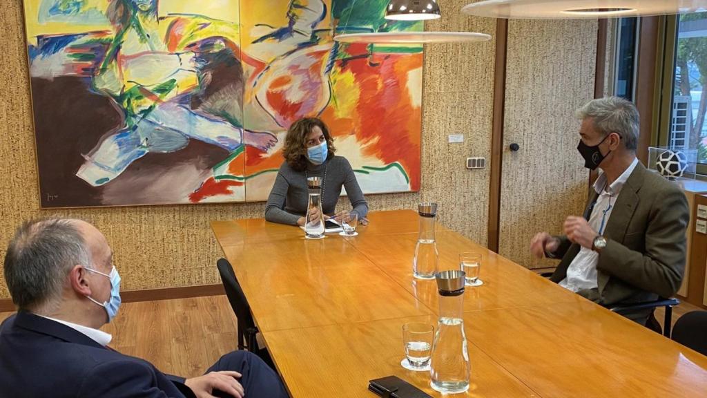 Irene Lozano junto a Javier Tebas, presidente de LaLiga, y Antonio Martín, presidente de ACB