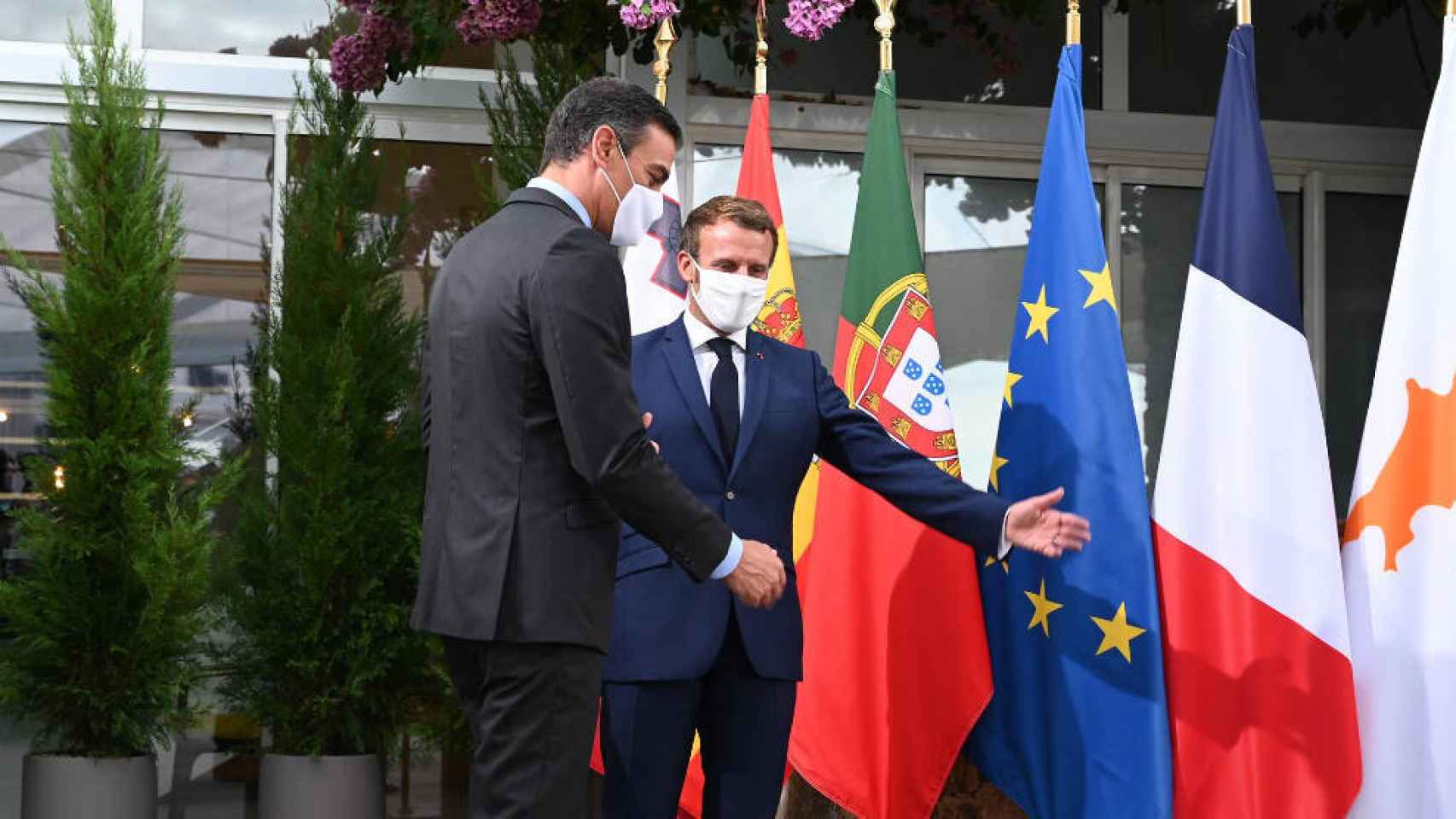 Pedro Sánchez (i) y Emmanuel Macron (d)