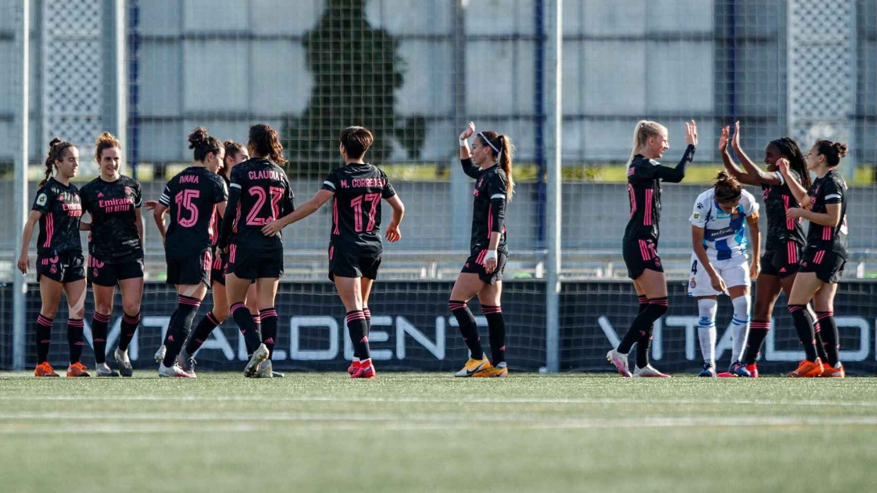 Las jugadoras del Real Madrid Femenino celebran un gol