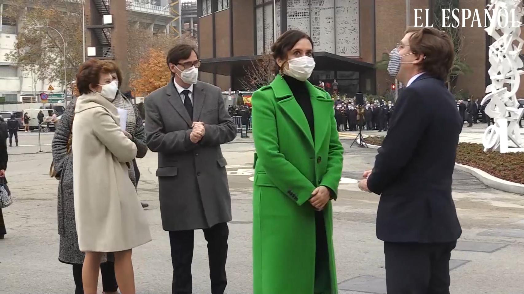 Gritos de Illa dimisión en el homenaje a los sanitarios con los Reyes