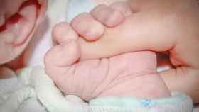 El bebé de dos meses es el paciente más pequeño del mundo en recibir esta intervención.