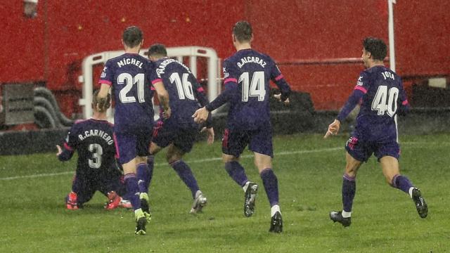 El Valladolid celebra el gol de Raúl Carnero ante el Sevilla