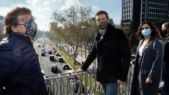 Almeida, Casado y Ayuso, durante una manifestación reciente.