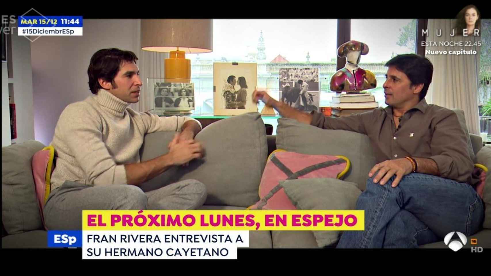 Cayetano Rivera junto a su hermano durante la entrevista en 'Espejo Público'.