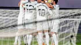 Piña de los jugadores del Getafe para celebrar el gol del 'Cucho' Hernández ante el Cádiz