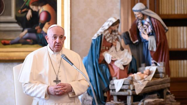 El Papa en una audiencia general en la Biblioteca del Palacio Apostólico en el Vaticano.