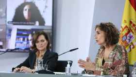La vicepresidenta, Carmen Calvo, y la ministra de Hacienda, María Jesús Montero, en el Consejo de Ministros.