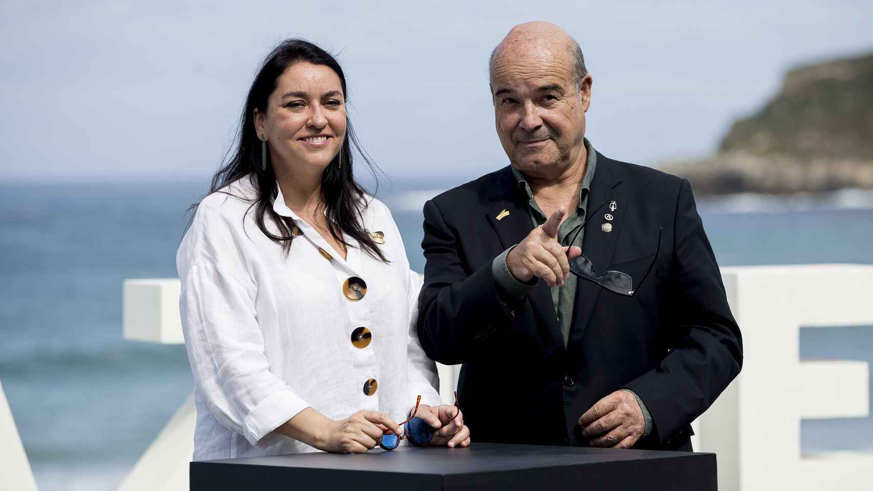Antonio resines y Ana Pérez-Lorente se daban el 'sí quiero' en una ceremonia íntima después de 30 años juntos.