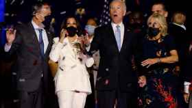 Kamala Harris y Joe Biden, celebrando su victoria.