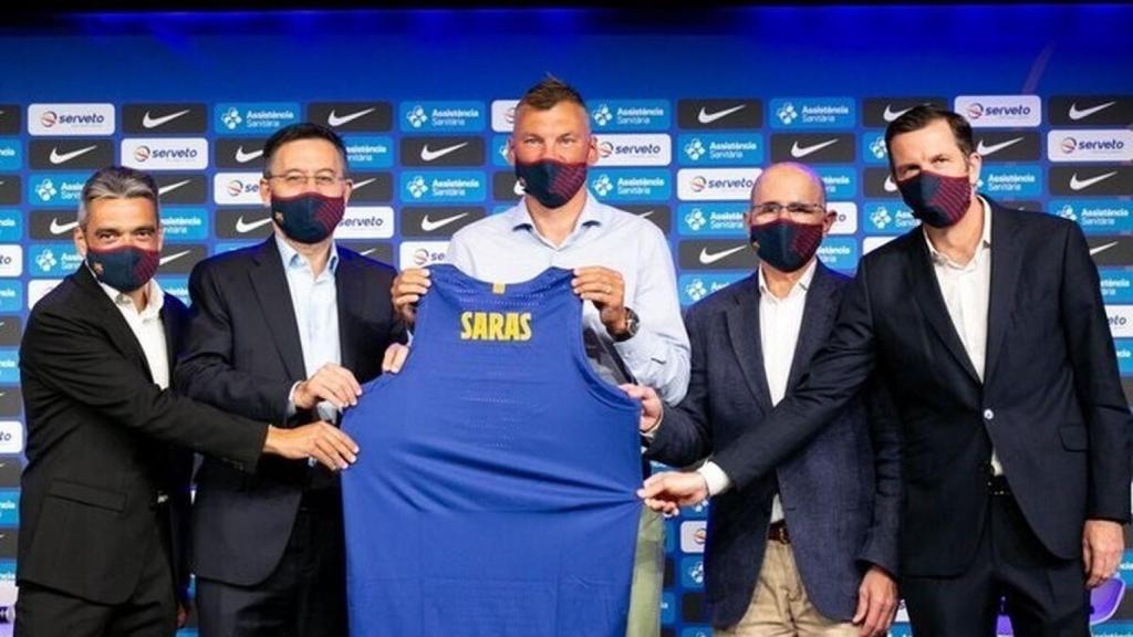 Albert Soler, a la izquierda de la foto, y Nacho Rodríguez, a la derecha, durante la presentación de Saras Jasikevicius