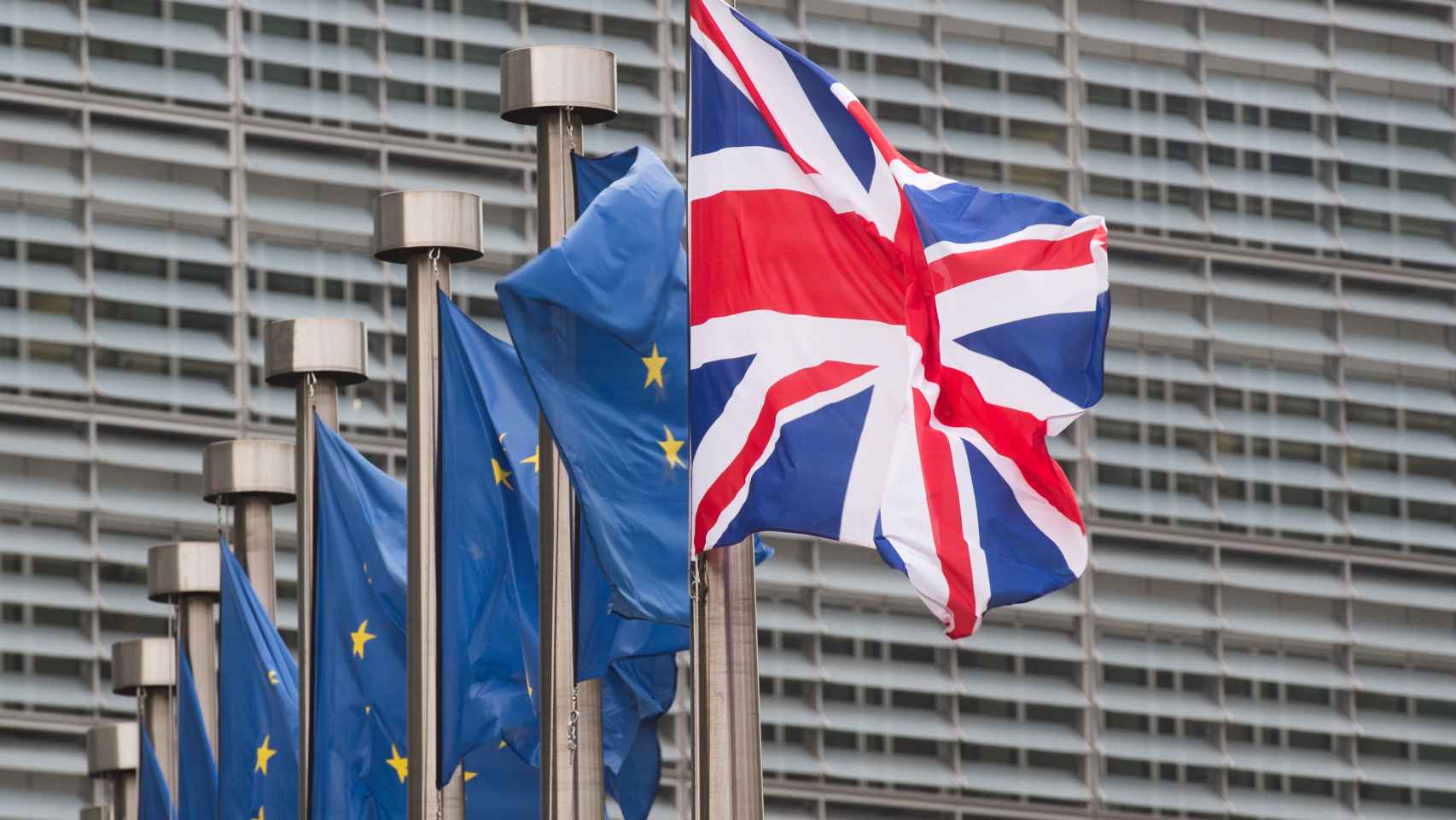 Banderas de la Unión Europea y el Reino Unido.