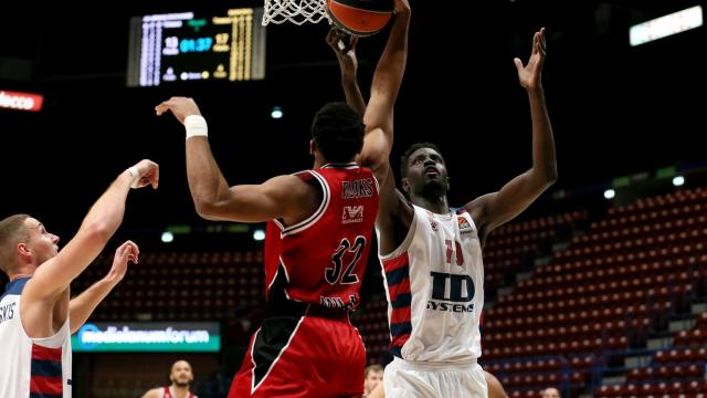 Fall pelea por un rebote ante Olimpia Milano