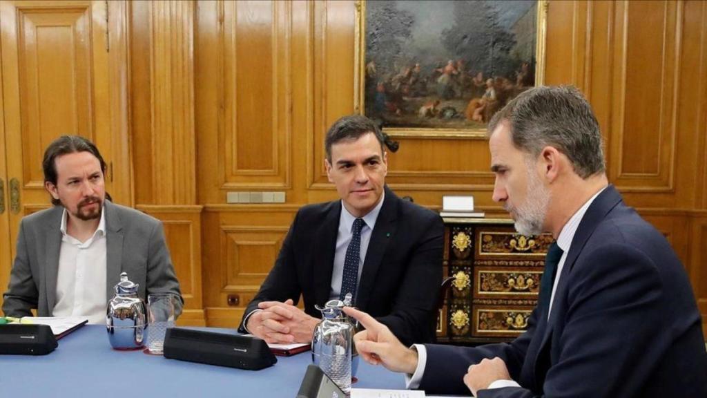 El Rey Felipe VI preside un Consejo de Ministros, junto a Pedro Sánchez y Pablo Iglesias, en Zarzuela.